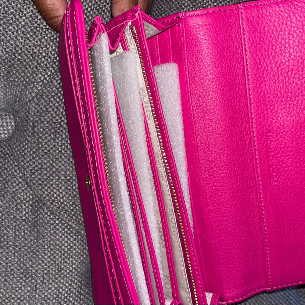 Brand New Michael Kors wallet - Picture 8 of 11